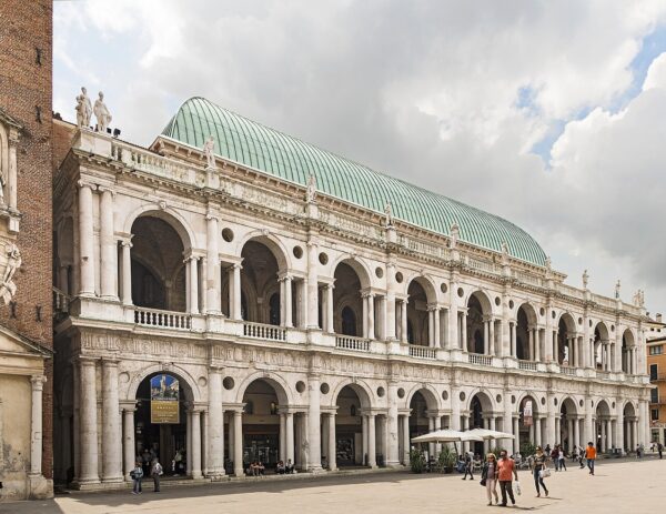 © Didier Descouens, Basilica Palladiana (Vicenza) - facade on Piazza dei Signori, Wikimedia Commons, CC BY-SA 3.0