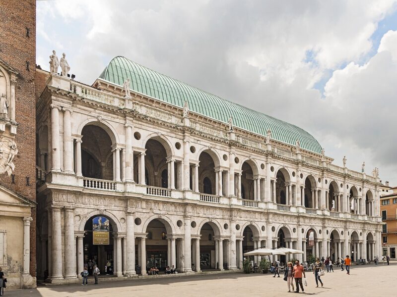 © Didier Descouens, Basilica Palladiana (Vicenza) - facade on Piazza dei Signori, Wikimedia Commons, CC BY-SA 3.0